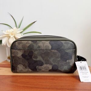 NWT Coach Small Travel Kit In Signature Camo Print
